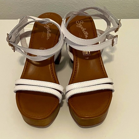 Sandals - Picture 2 of 3